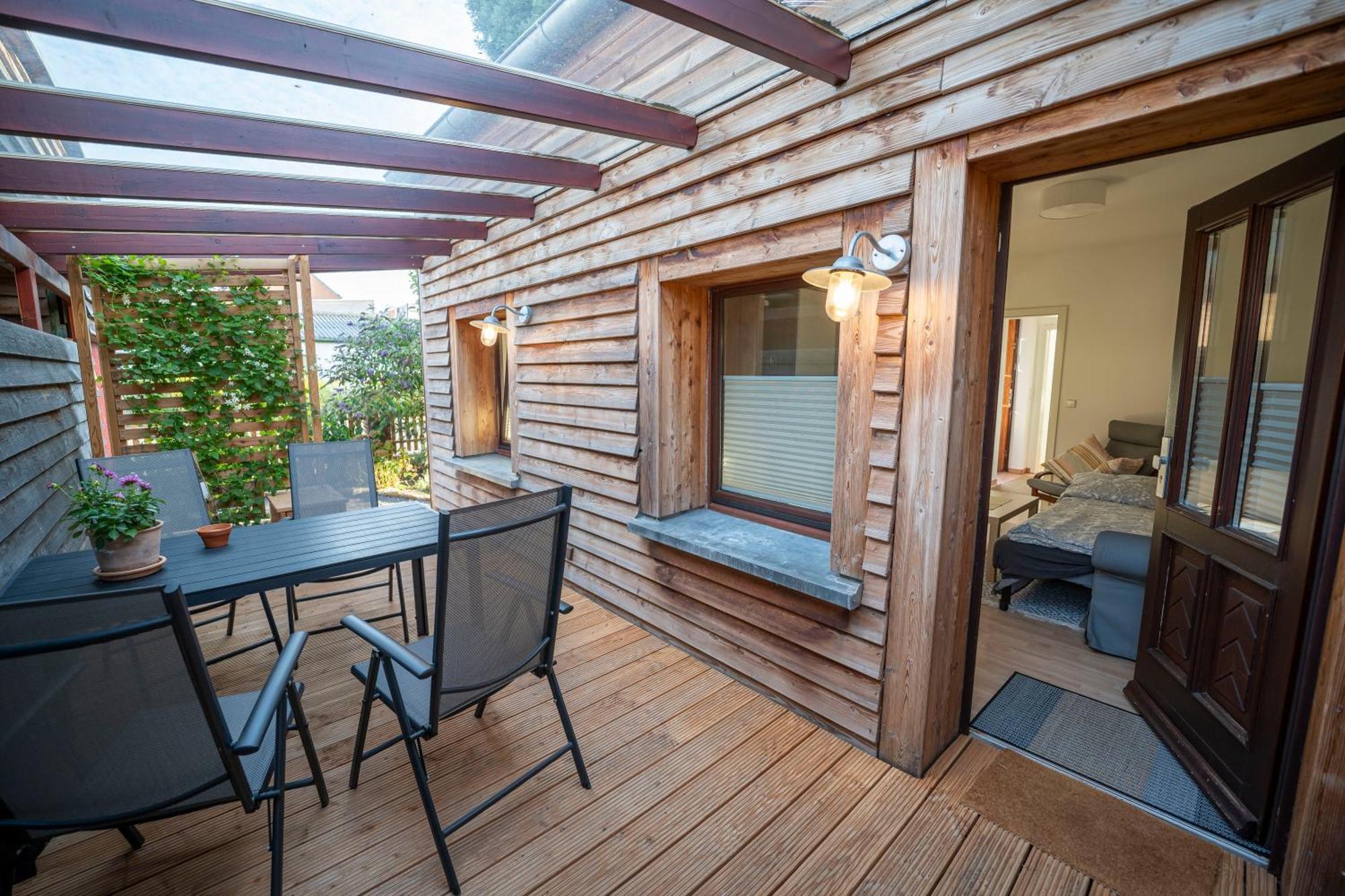 Haus Unterm Mammutbaum - Elberadweg Lägenhet Magdeburg Exteriör bild